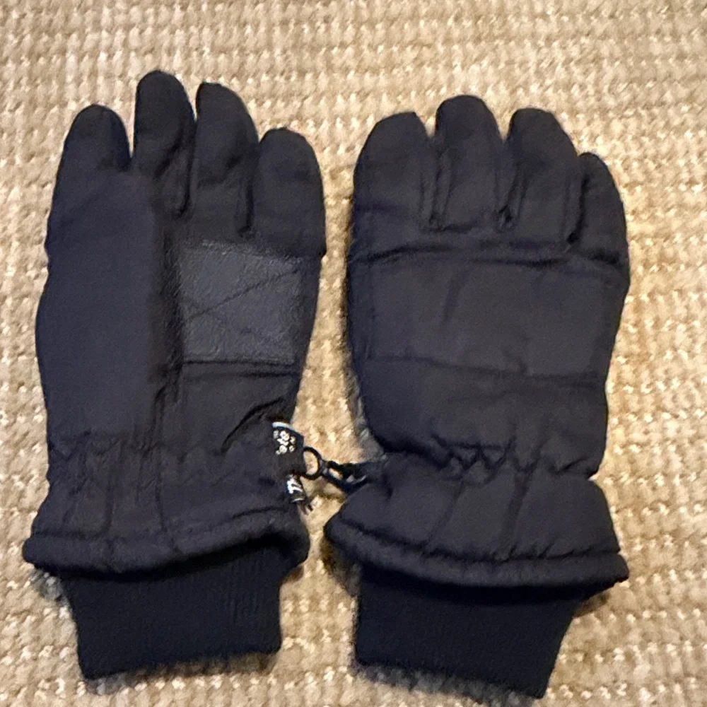 Boys Size M/L Black Waterproof Thinsulate Winter Gloves